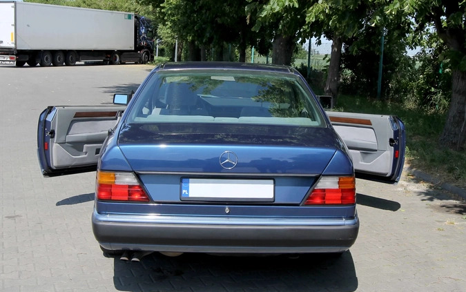 Mercedes-Benz W124 (1984-1993) cena 45000 przebieg: 126000, rok produkcji 1990 z Suchedniów małe 466